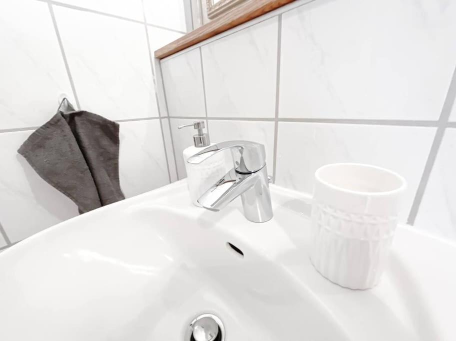 Schoene Ferienwohnung Mit Blick Ueber Stadtwald 莱比锡 外观 照片